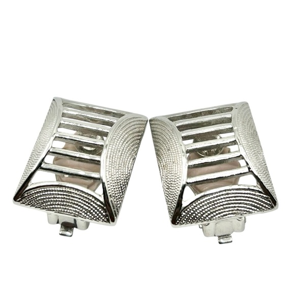 Sarah Coventry Jewelry - Vintage Sarah Coventry Silver Clip-On Earrings-Great Condition!